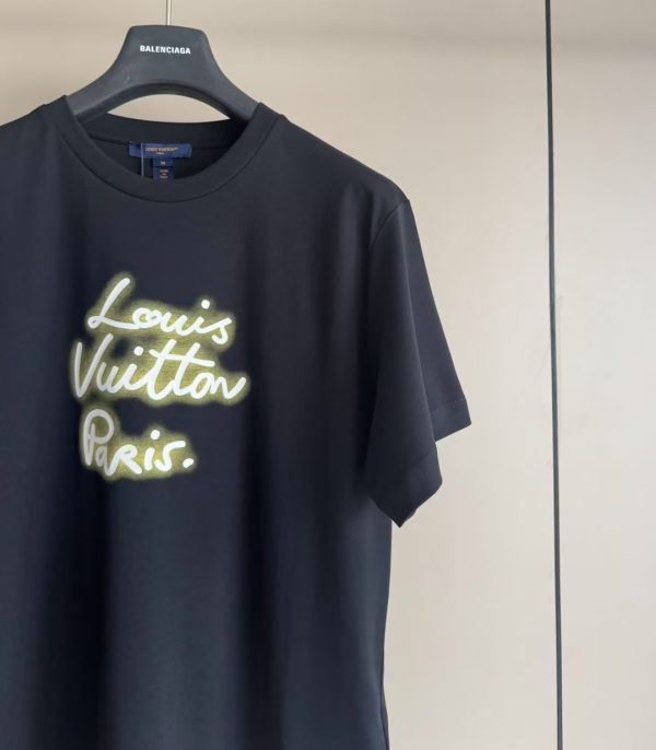 霓虹灯字母印花图案