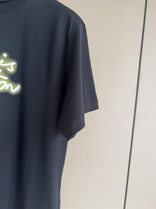 霓虹灯字母印花图案