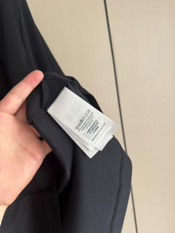 霓虹灯字母印花图案