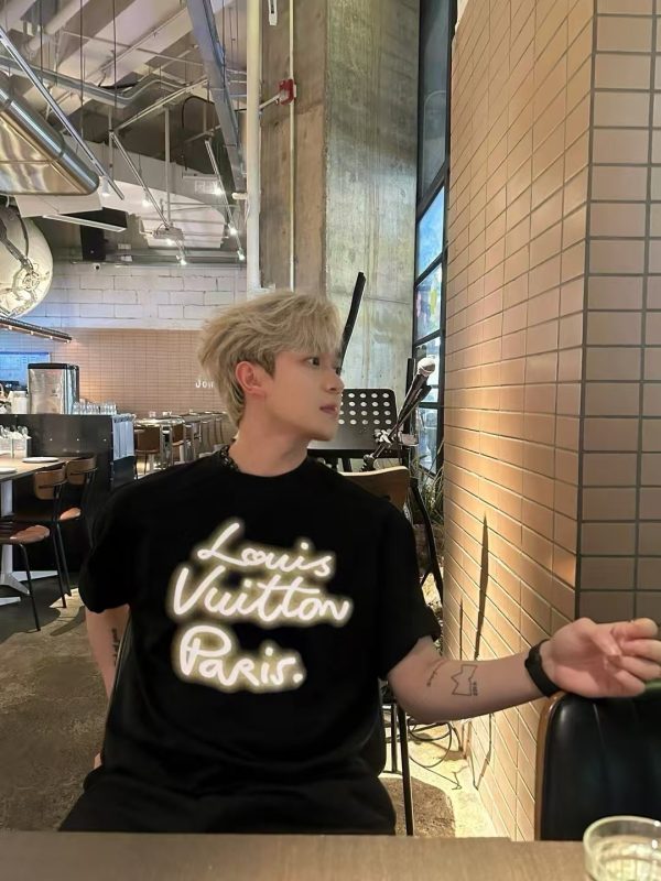 霓虹灯字母印花图案