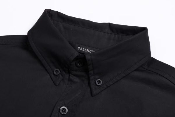 黄色胶带短衬衫