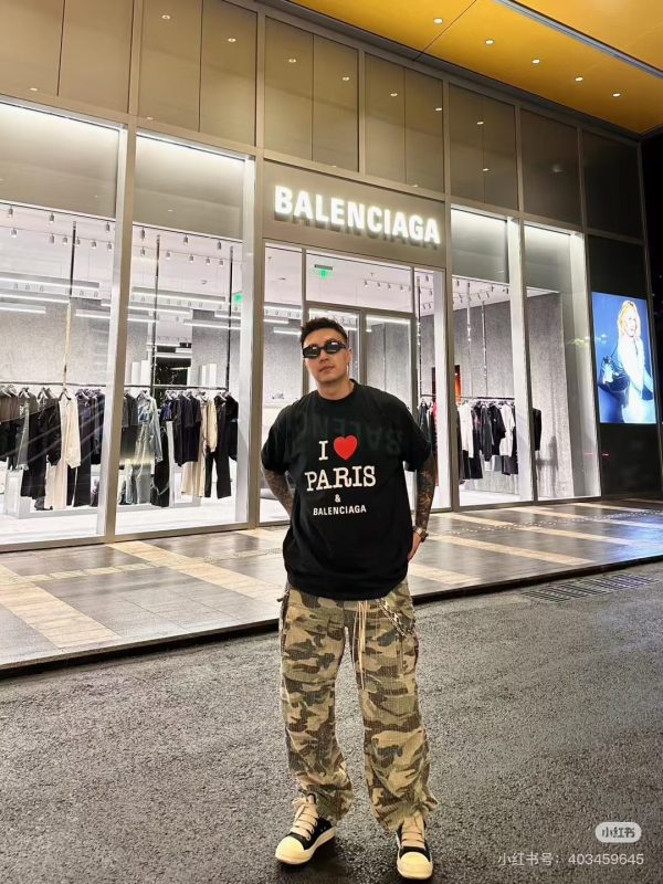 爱心字母印花短袖