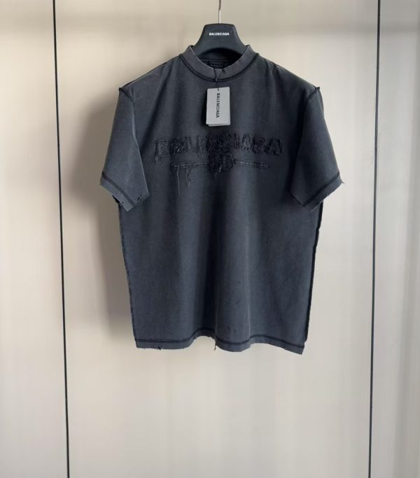 破坏字母元素绣花短袖