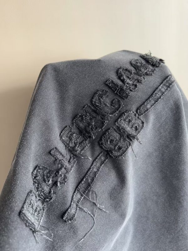 破坏字母元素绣花短袖