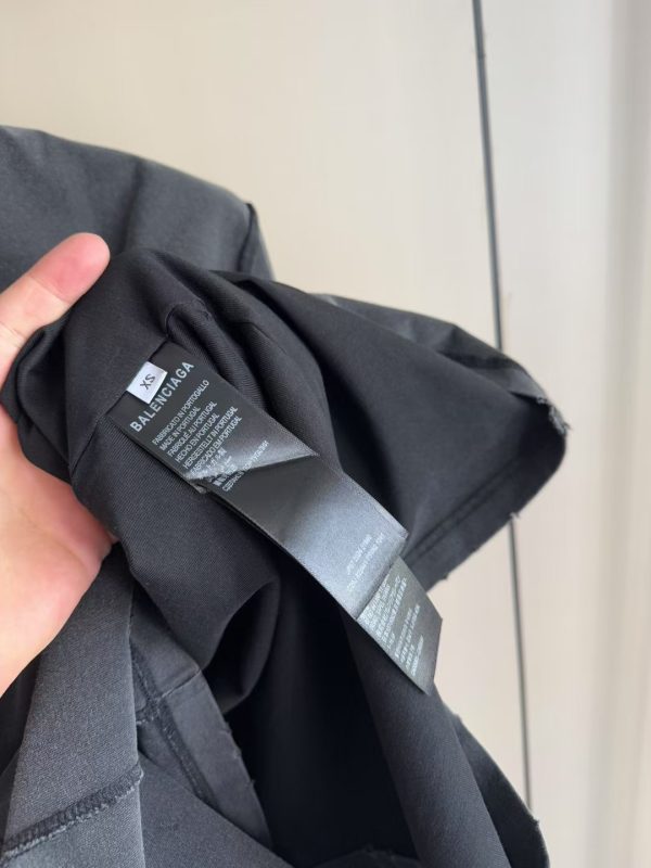 破坏字母元素绣花短袖