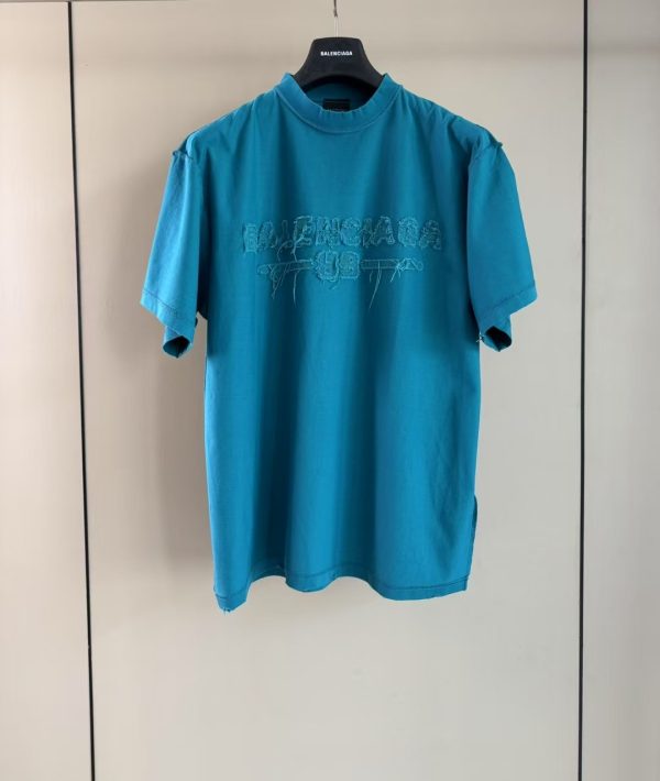 破坏字母元素绣花短袖