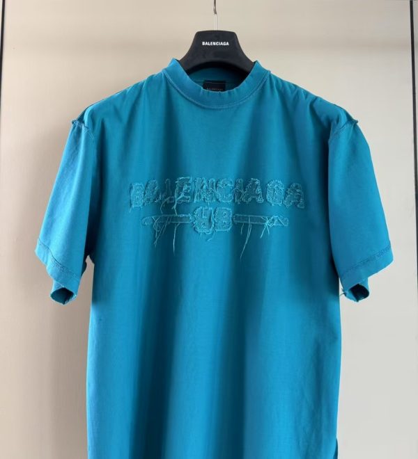 破坏字母元素绣花短袖