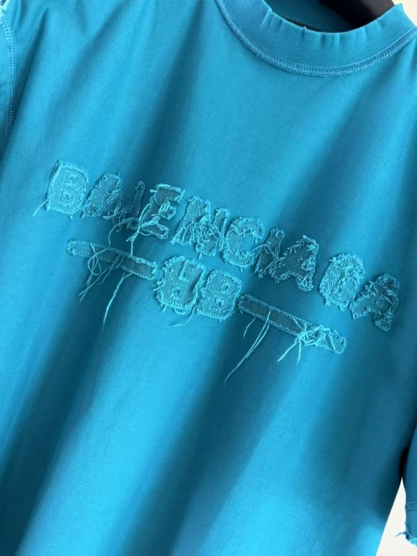 破坏字母元素绣花短袖