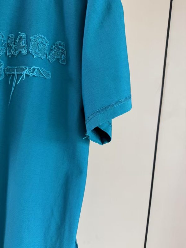 破坏字母元素绣花短袖