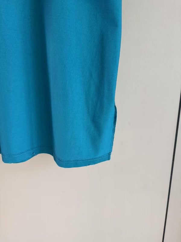 破坏字母元素绣花短袖