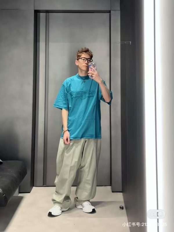 破坏字母元素绣花短袖