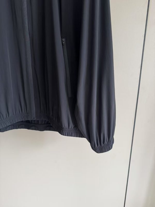 联名弹力尼龙夹克