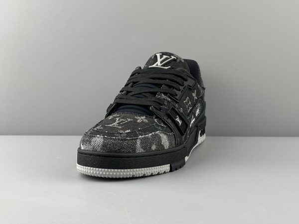 Lv Trainer 牛仔
