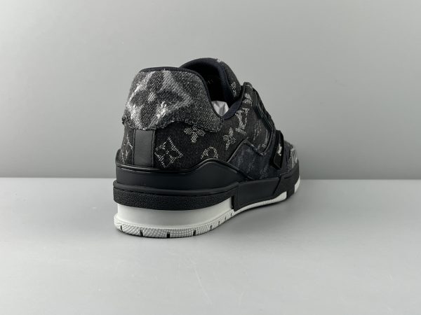 Lv Trainer 牛仔